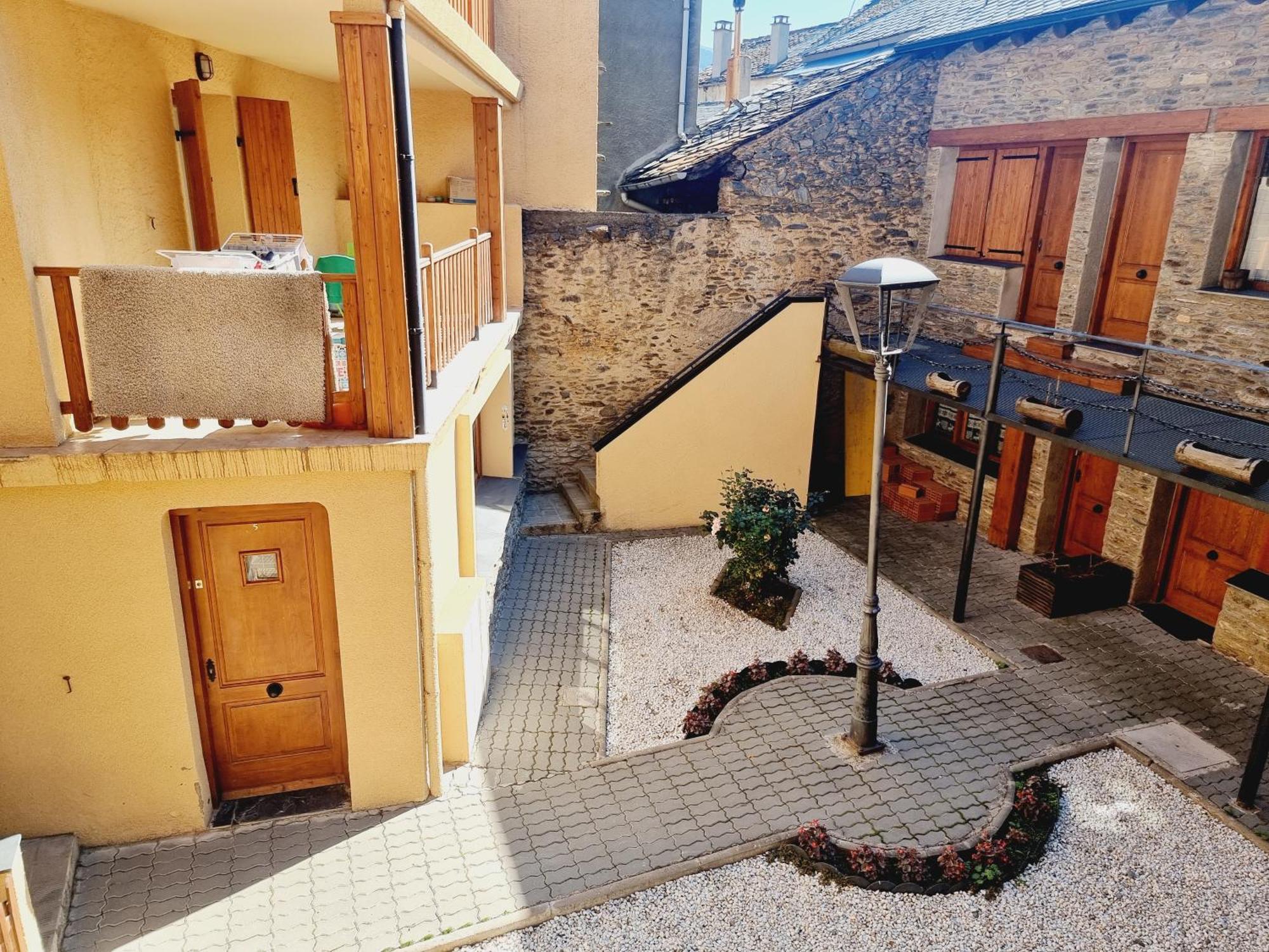 Apto Rustico En Osseja Lägenhet Exteriör bild